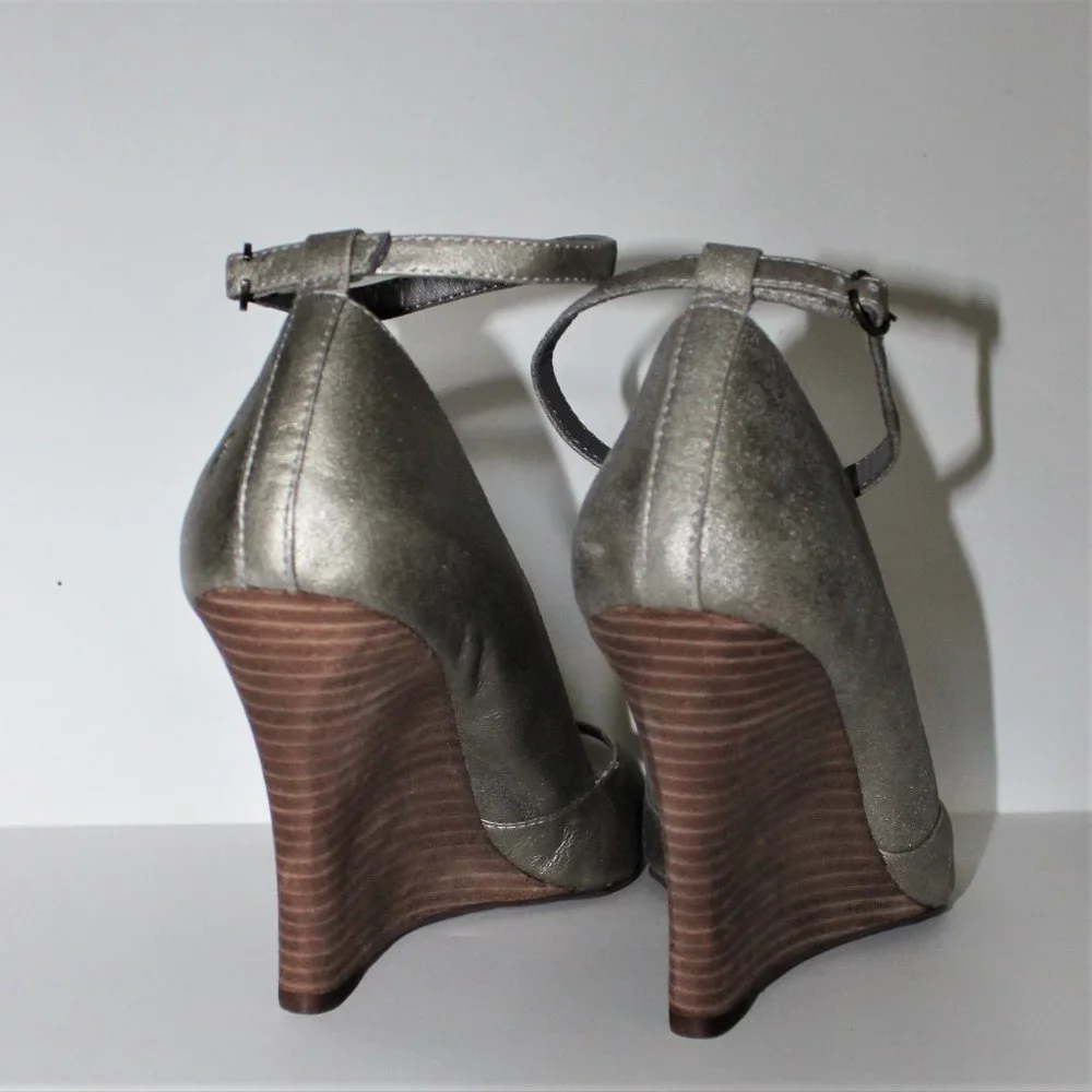 DKNYC Gold Metallic Leather Wedge Heel - Picture 5 of 6